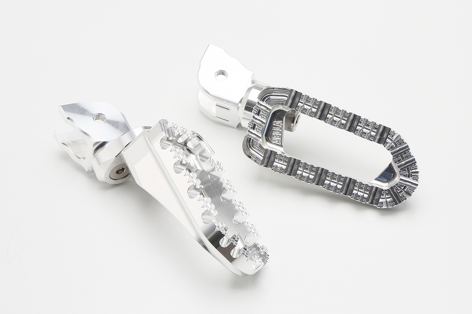 AELLA Adjustable Foot Peg Kit for Ducati Hypermotard 698 Mono AELLA Adjustable Foot Peg Kit for Ducati Hypermotard 698 Mono